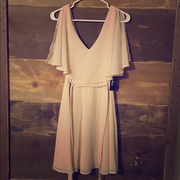 Lulus Dresses & Skirts - Perfect dress for parties